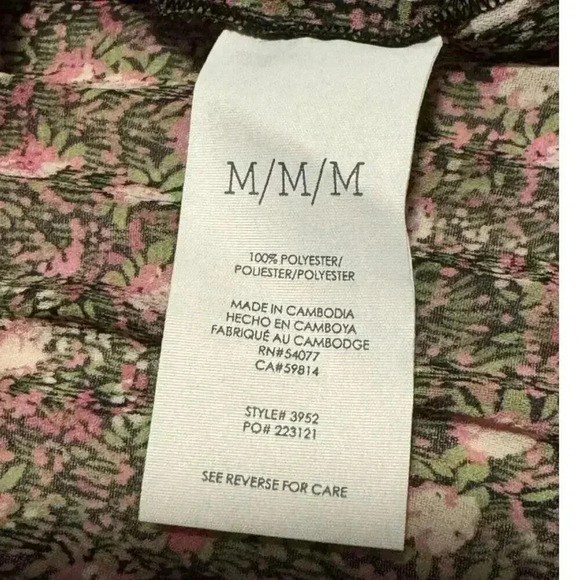 Cabi Size Medium‎ Knife Pleated Floral Bloom Button Mock Neck Balloon Sleeve Top - Picture 7 of 7